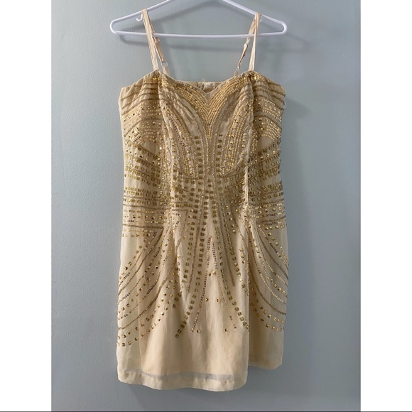 Golden dress - Picture 2 of 7